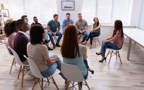 DRV Psicosalud grupos de apoyo. Imagen de grupo reunido.